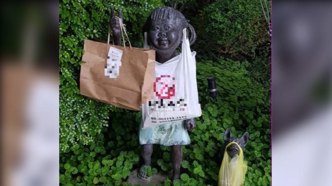 有網友加碼透露在社區中的雕像也「被迫營業」。(圖/翻攝自爆廢公社)