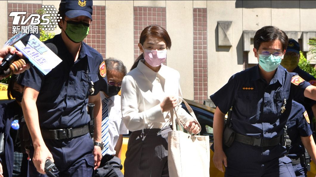 快訊／被告侵權！高虹安北院現身了　庭外有人喊「收押高虹安」