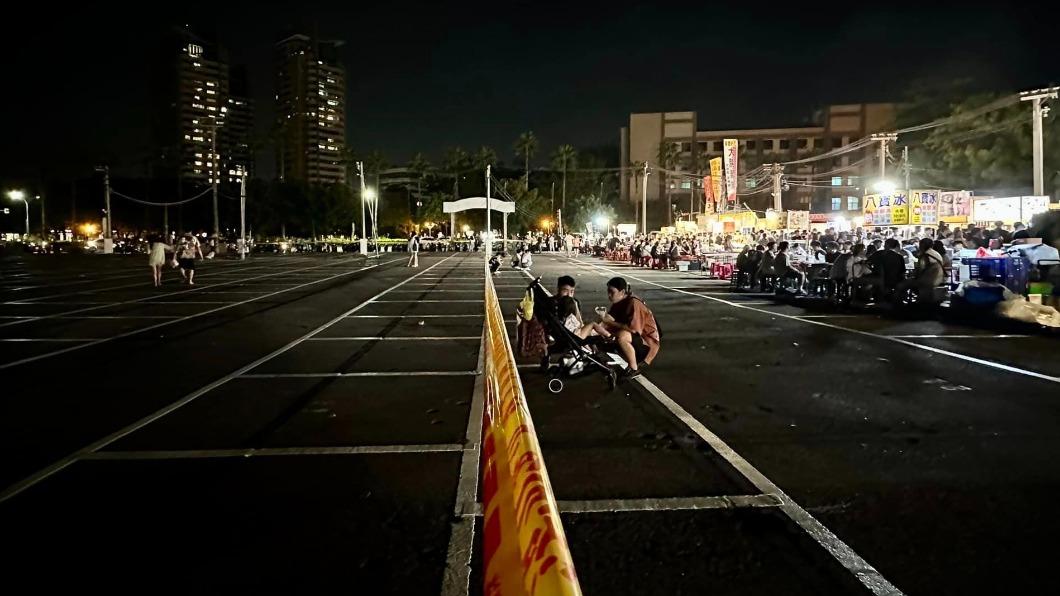 台南夜市分裂!關燈拉「大東大東東封鎖線」 當地人看傻
