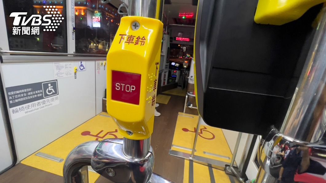 台中男搭公車向司機3Q 被秒回「where where」笑到按讚