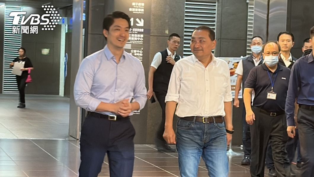 台北市長蔣萬安、新北市長侯友宜一同出席「2025雙北世界壯年運動會STRONG WIN暖身系列活動啟動記者會」。(圖/林至柔攝)