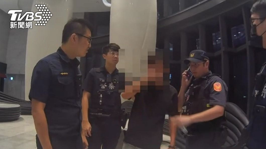 警方將鬧事的人移送法辦。(圖/TVBS)