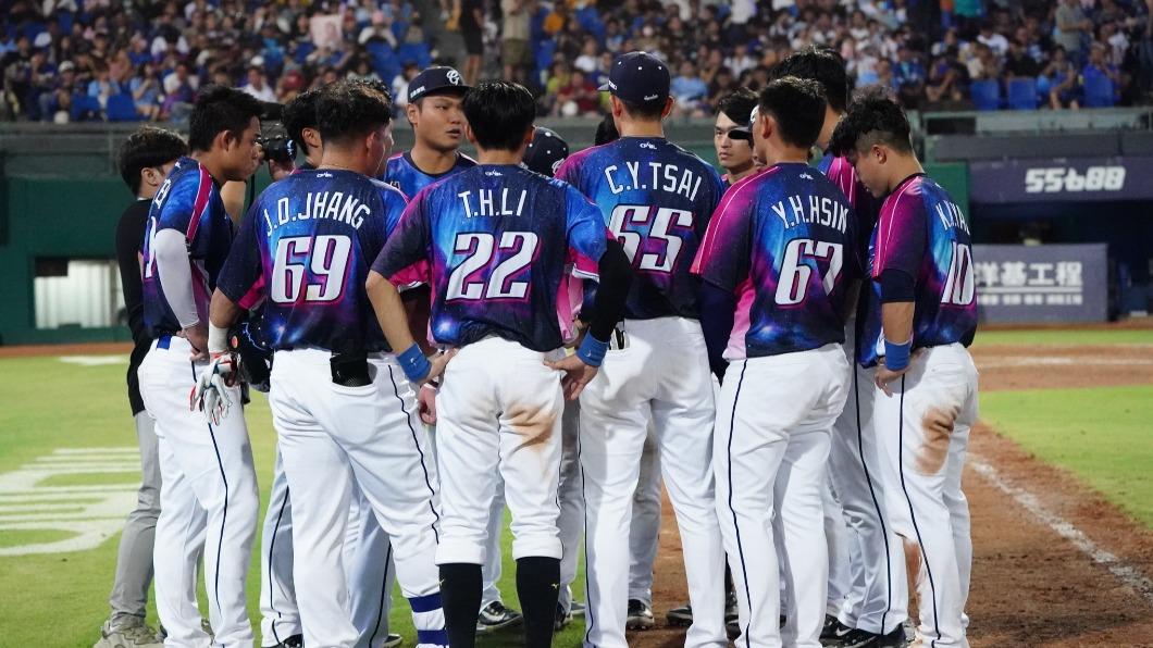 富邦下半年成績居前段班。(圖/翻攝自Fubon Guardians 富邦悍將棒球隊臉書)