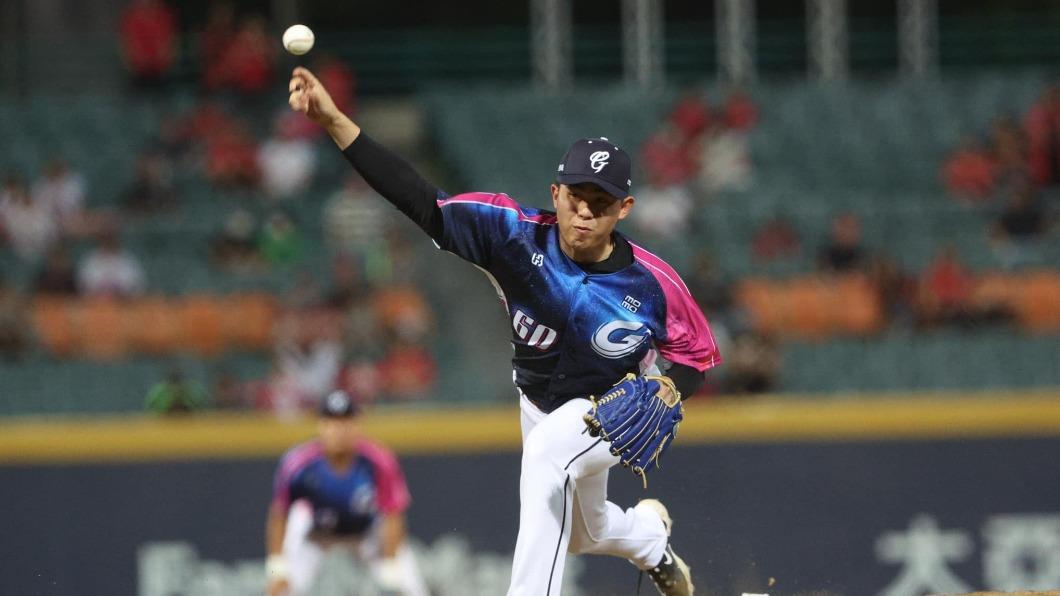 富邦投手曾峻岳。(圖/翻攝自Fubon Guardians 富邦悍將棒球隊臉書)