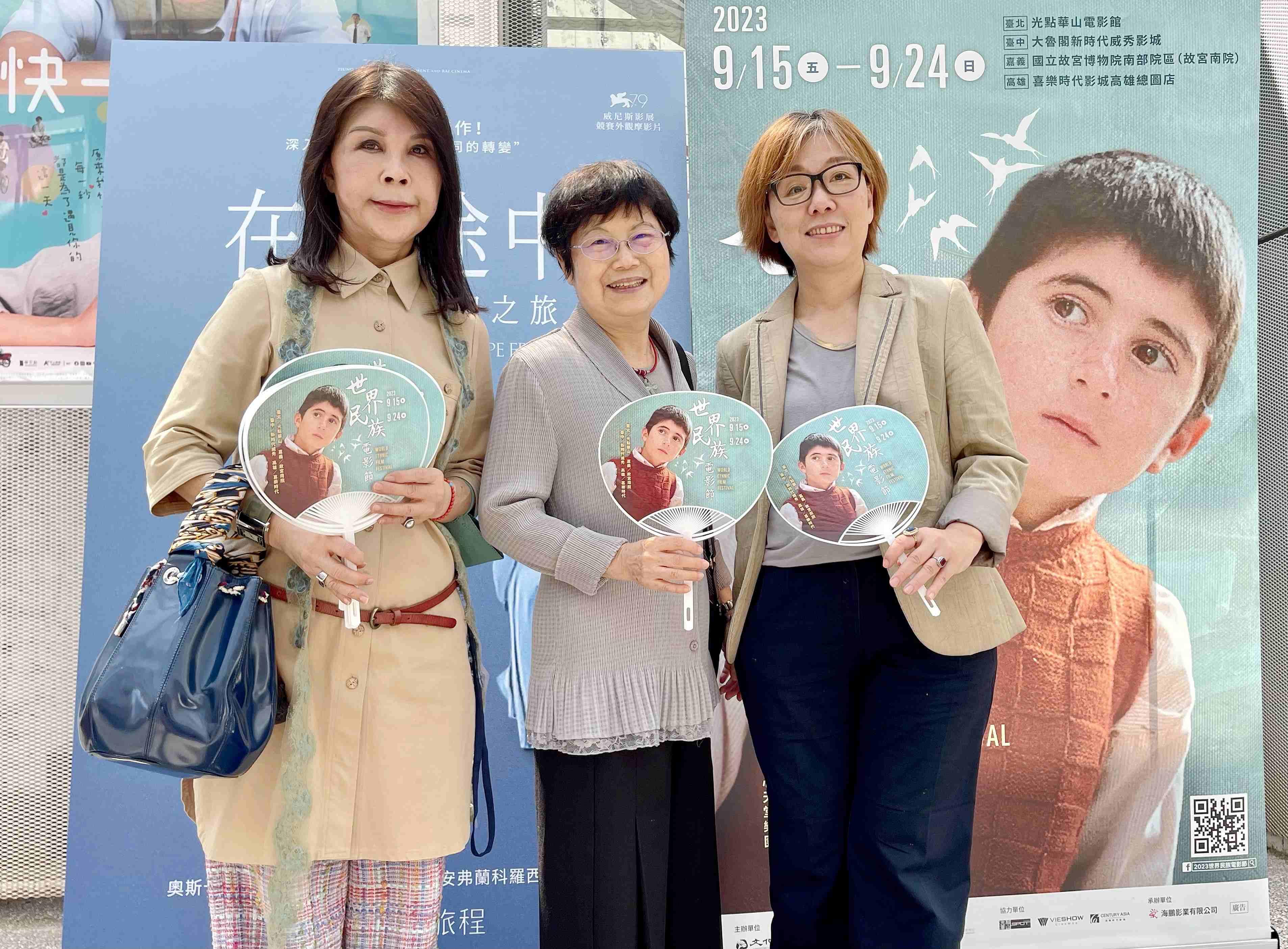 行政院長陳建仁夫人羅鳳蘋(中)以及文化部次長王時思(右),為台灣少數面見過教宗方濟各的人(左為蒙藏文化中心主任高玉珍)。(圖/海鵬提供)