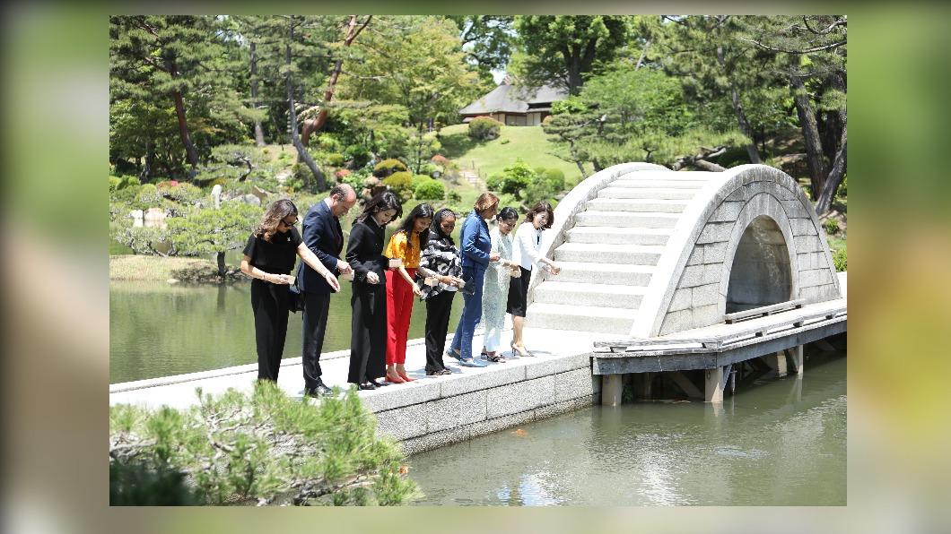 各國第一夫人們參訪縮景園。(圖 / HIT廣島縣觀光聯盟 提供)