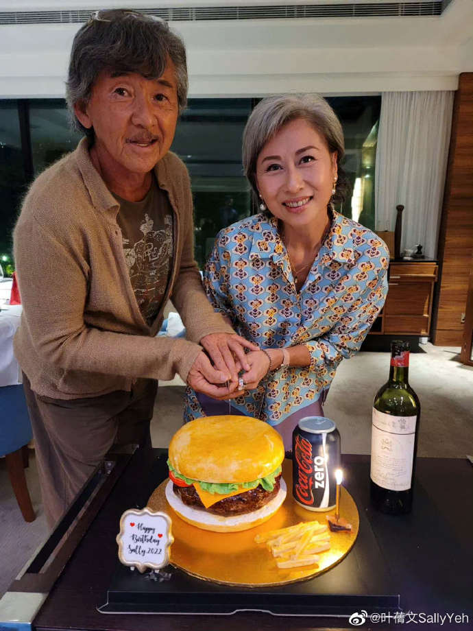 林子祥與葉蒨文攜手走過27年,感情依舊甜蜜。(圖/翻攝自葉蒨文微博)