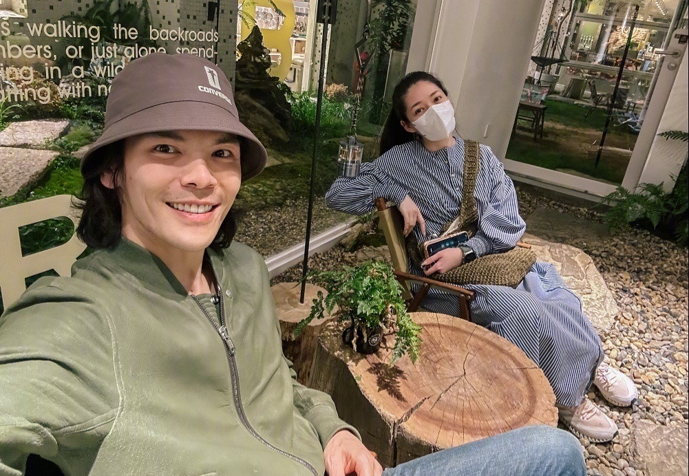 向佐和郭碧婷不時放閃秀恩愛。（圖／翻攝自向佐微博）