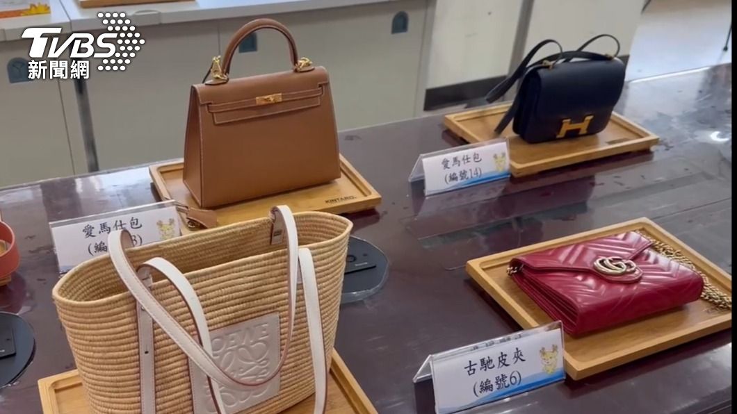 拍賣會搶拍愛馬仕包給妻 男喊「沒買到要跪算盤」