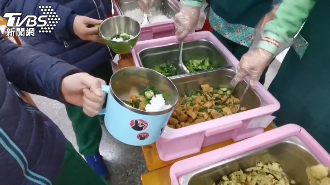 營養午餐出問題!竹縣國小120名師生身體不適 衛生局出手調查