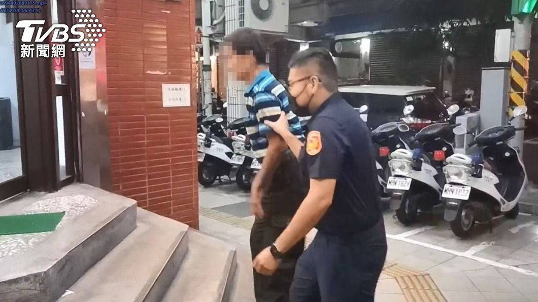 警方在基隆逮捕到鄭男。(圖/TVBS)