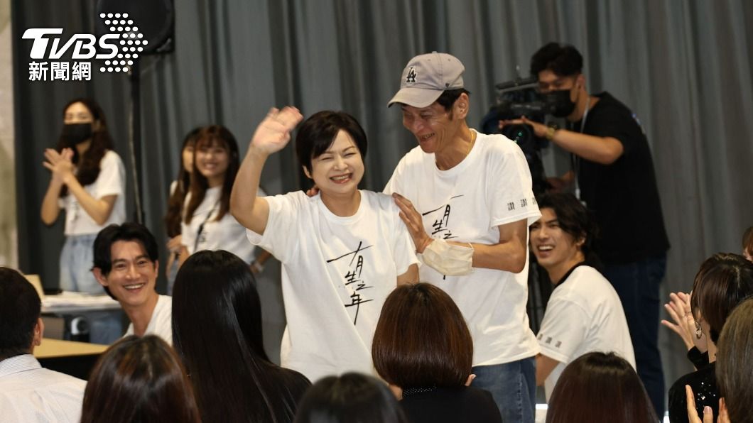 楊貴媚(左)、喜翔戲裡相愛相殺。(圖/張哲鳴攝)