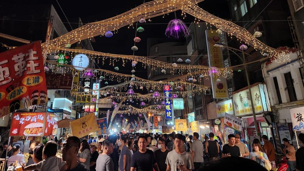 苑裡「鬼門關夜市」復活!霸氣狂擺400攤 現場擠爆遊客