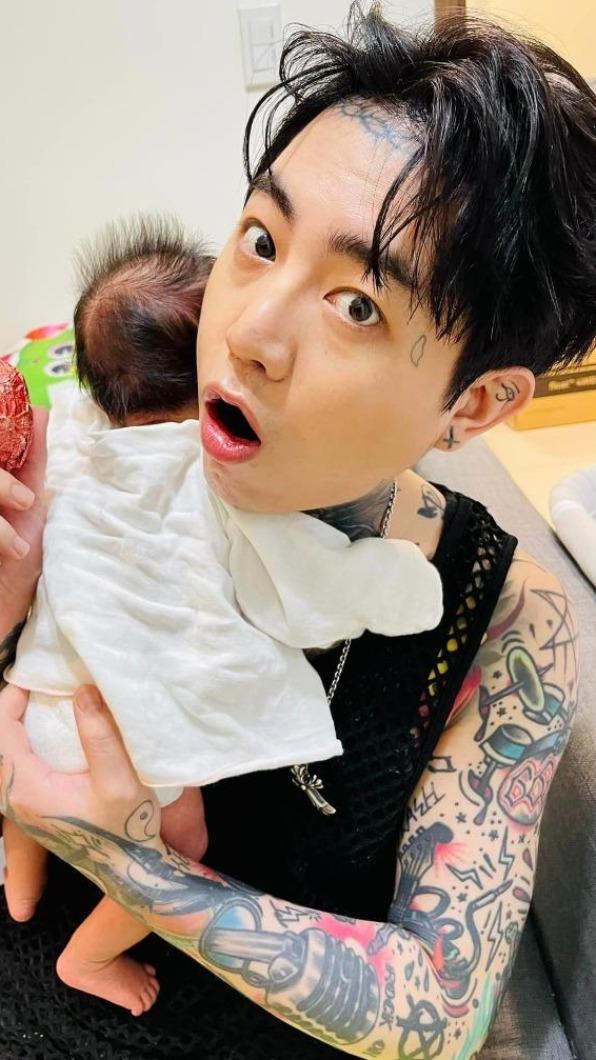 謝和弦去年誕下大女兒。（圖／翻攝自謝和弦　臉書）