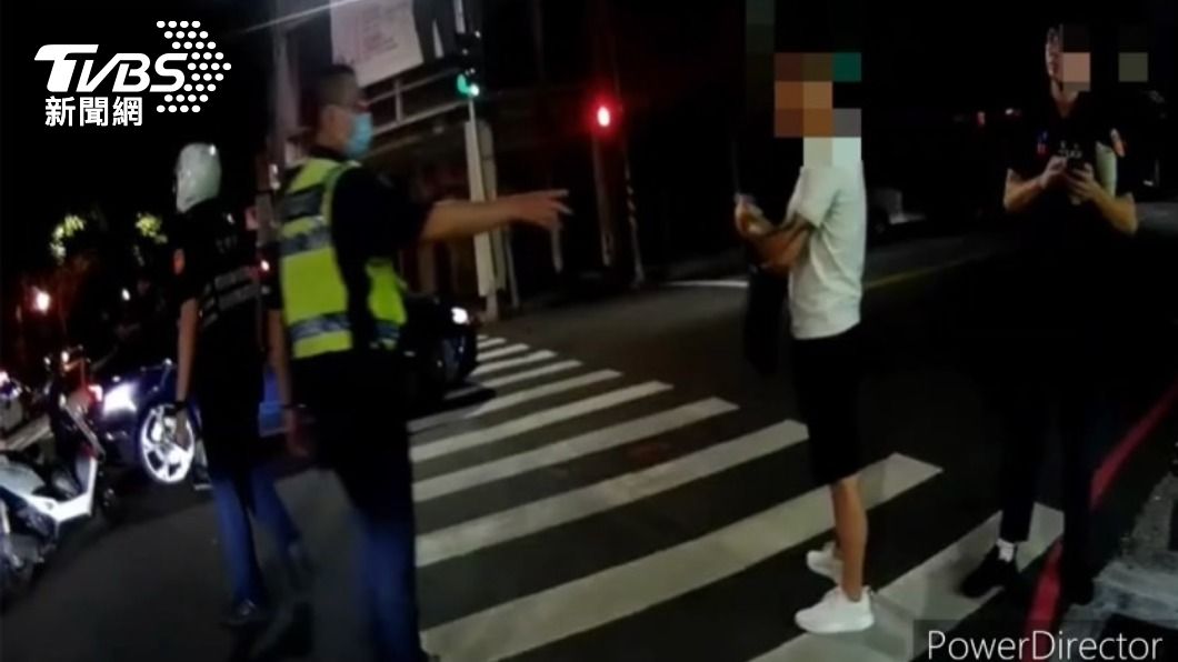 受害駕駛向警方稱不認識對方。(圖/TVBS)