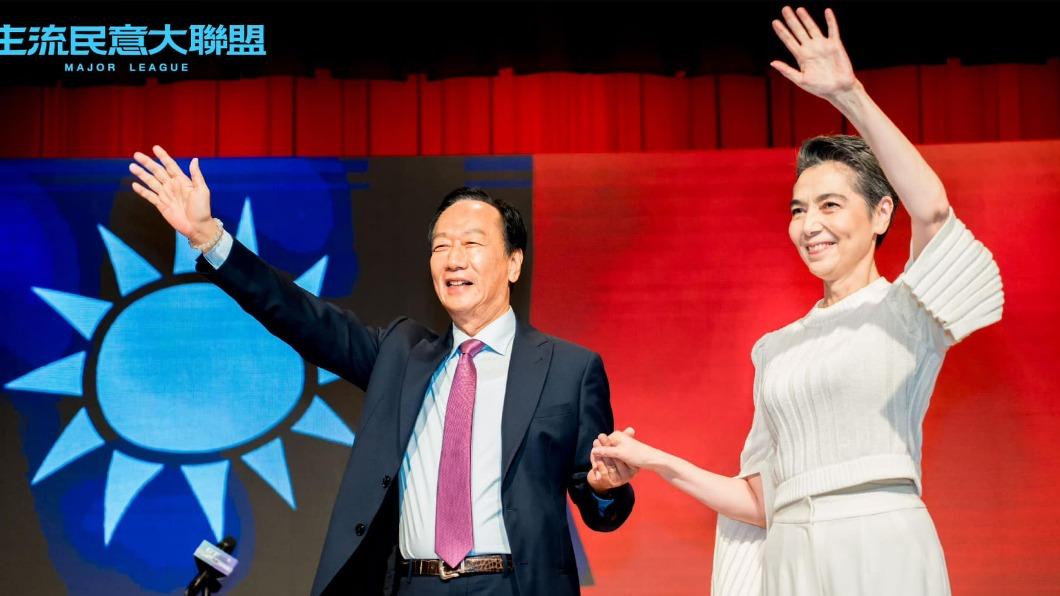 狂!60歲藝人賴佩霞征戰總統大選 網激推「2女星輔選」:神仙祖合