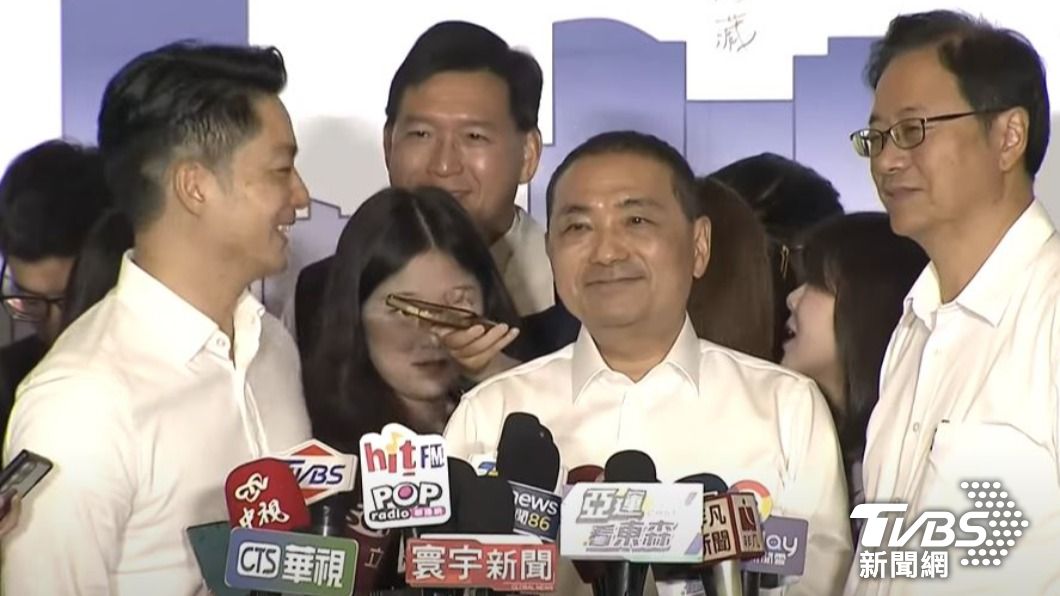 被看好未來選總統 蔣萬安尬笑看侯友宜「我把市長角色扮演好」
