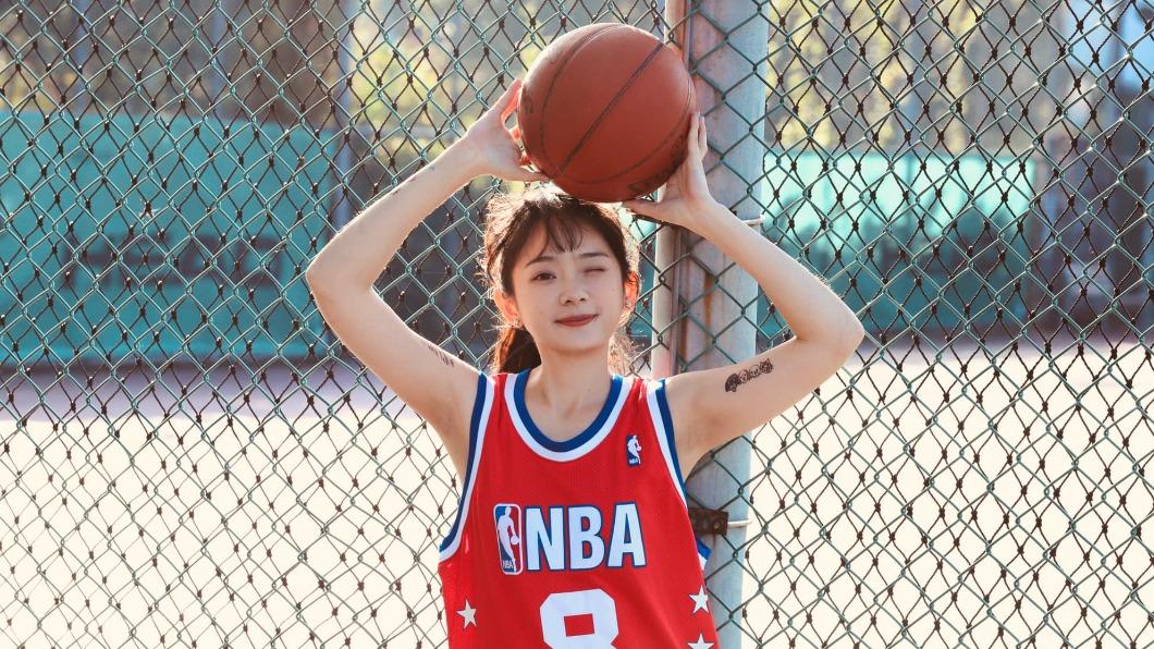 洗菜相當熱愛籃球,外型亮麗的她還獲封「籃球界莎賓娜」。(圖/翻攝自洗菜臉書)