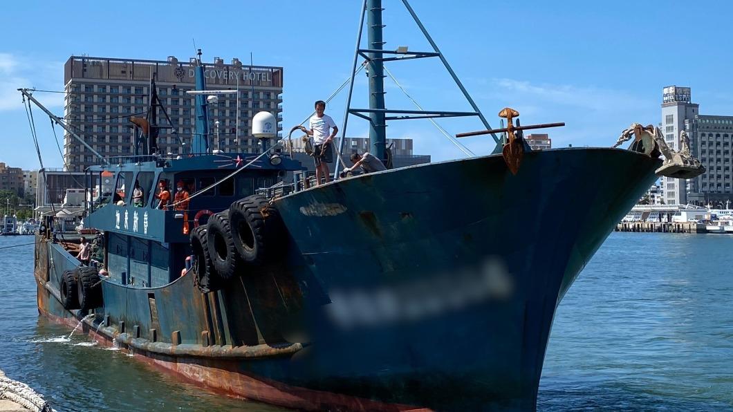 陸漁船越界作業!澎湖海巡查扣人船 3千公斤漁獲全海拋