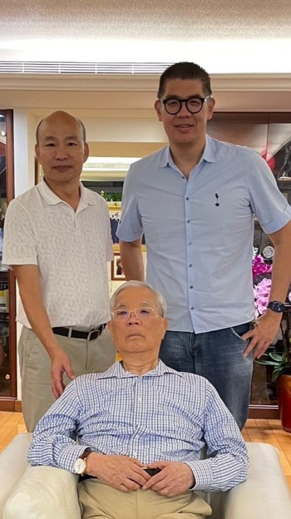 韓國瑜北上探望連戰。(圖/翻攝自連勝文臉書)