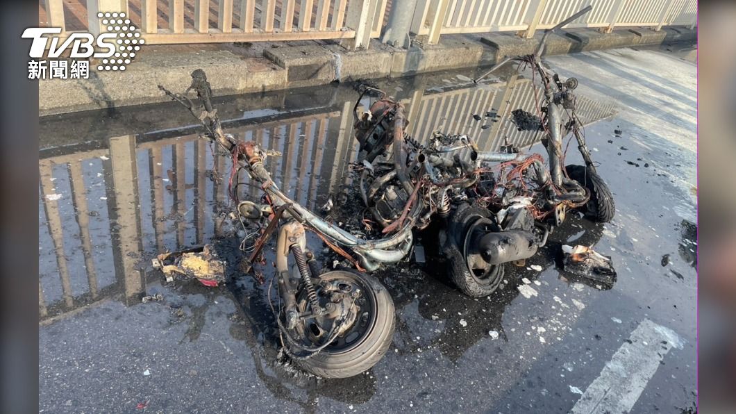 前有車禍沒注意又撞上!華中橋機車連環撞成火球燒毀3車
