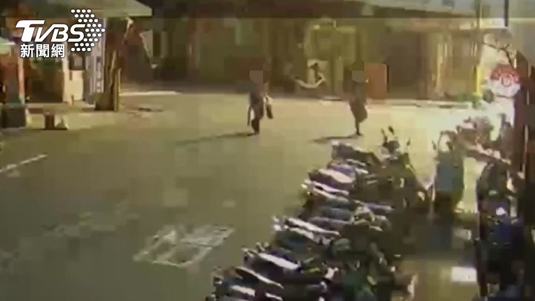 監視器拍下爆炸瞬間。（圖／TVBS）