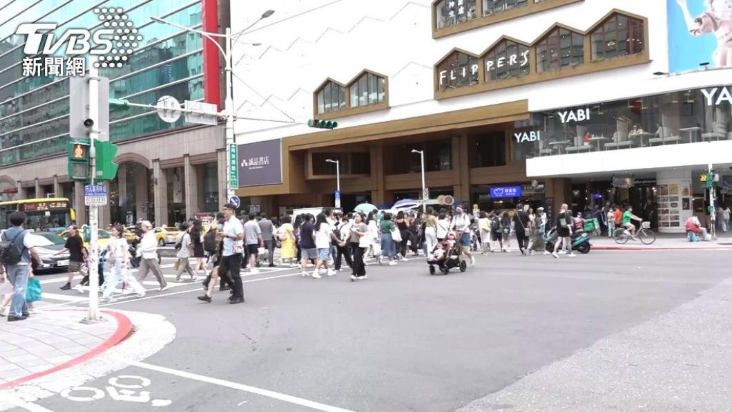一堆人這樣穿!男女都愛「這1超夯搭配」 他崩潰:真心不懂