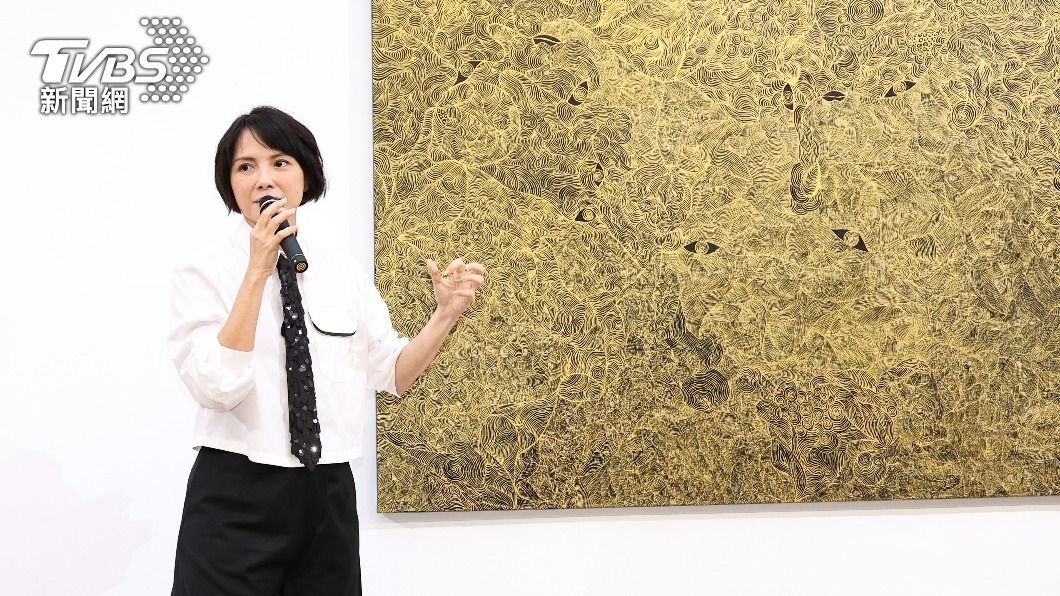 李心潔以藝術家身分出席畫展。（圖／張哲鳴攝）