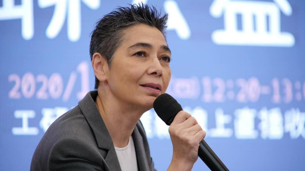 賴佩霞陷雙重國籍、洗學歷疑雲　網點名「大咖美魔女」出來選：更加分