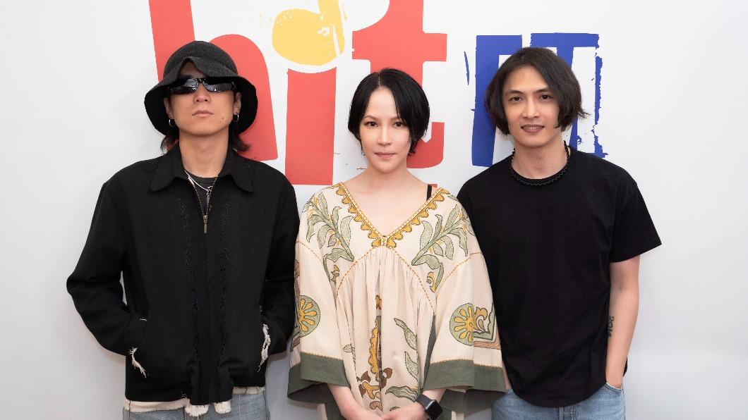 楊乃文（中）虧嘟嘟和AJ個性不同，很擔心他們會就此解散。（圖／Hit Fm聯播網提供）
