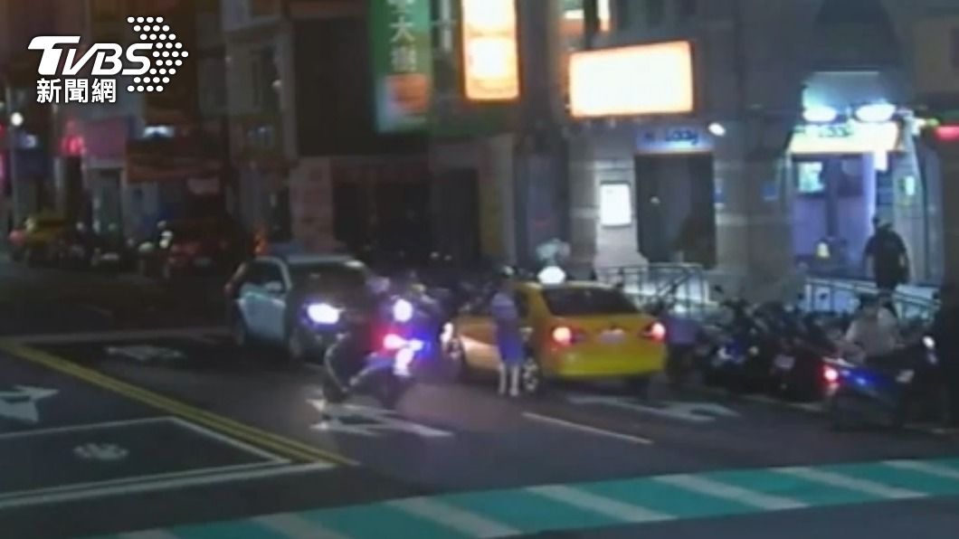 警方獲報到場。（圖／TVBS）