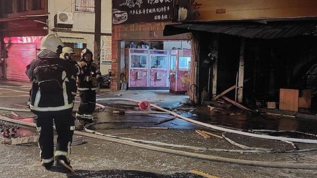 桃園驚傳氣爆!洗衣店「整間震碎」玻璃噴對街 女送醫搶救