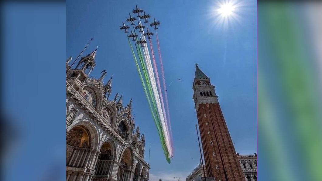 三色箭飛行表演隊（Frecce Tricolori demonstration team）常在國家重要活動中表演。（圖／翻攝自 推特@CcibChris）