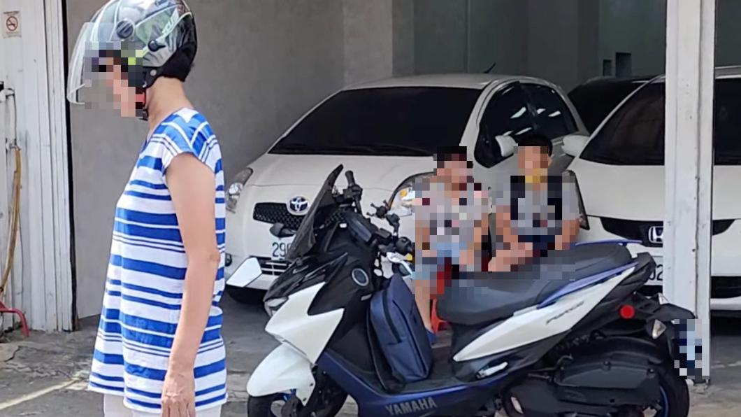 2名孩童在旁加油打氣。(圖/翻攝自我是太平人臉書)