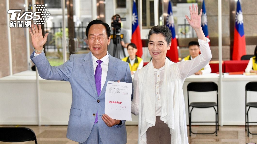賴佩霞辭演《蘑菇》被迫整檔取消　劇團道歉「郭董按讚秒收回」