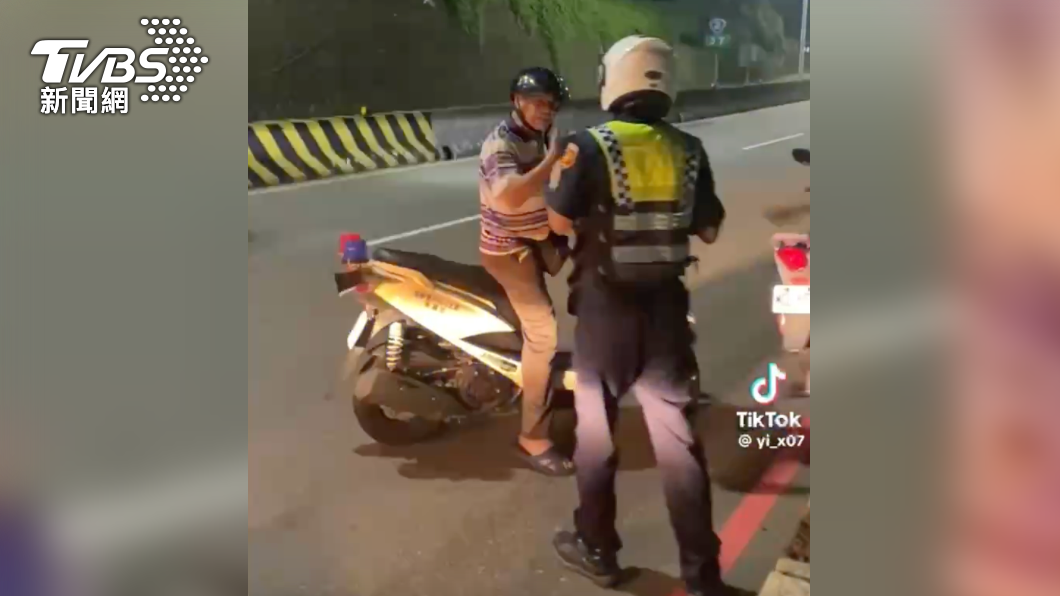 酒空伯出事了!酒駕連闖2紅燈 遭攔下還想偷騎警用機車