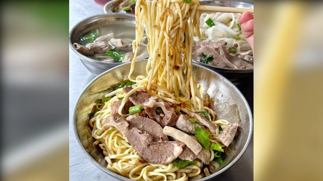 店内招牌「豬雜麵」。(圖/阿華田的美食日記提供)