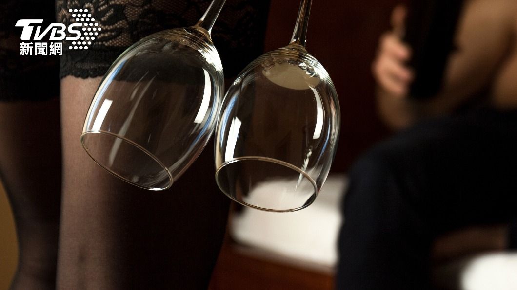黃女與陳男5度開房聲稱「只是聊心事」。(示意圖/Shutterstock達志影像)