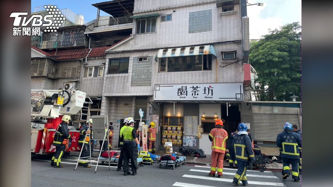 快訊/新莊民宅火警!1男燒傷、1女昏迷躲梯間 雙雙送醫