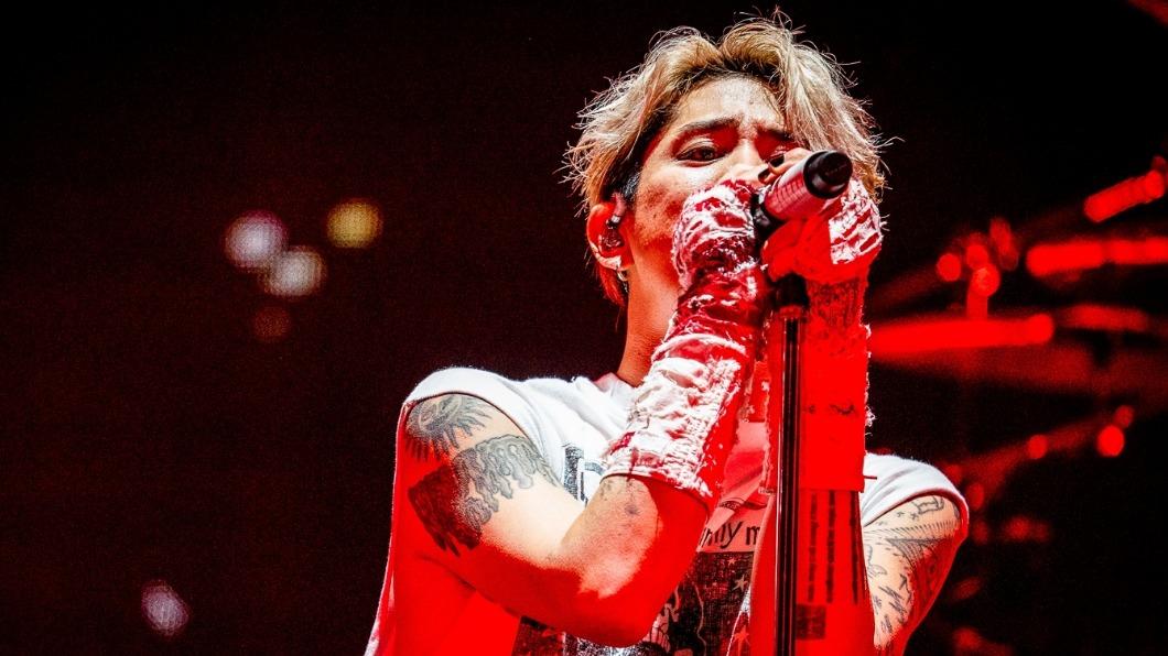 ONE OK ROCK開唱嗨到暴衝下台　Taka飆F字眼痛罵：該死的新冠