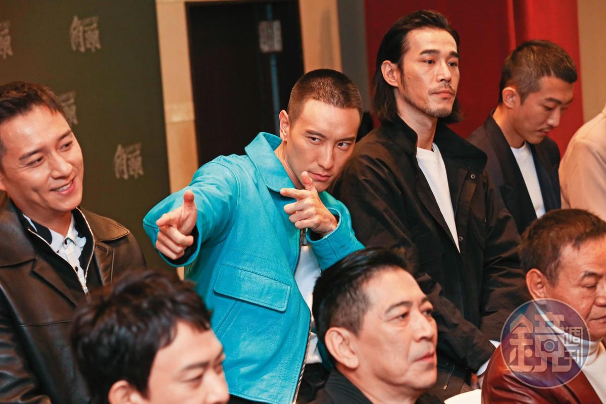 王陽明(後排左二)傳出因為對岳母管教他女兒的方式有意見,導致夫妻關係生變。(圖/鏡週刊提供)