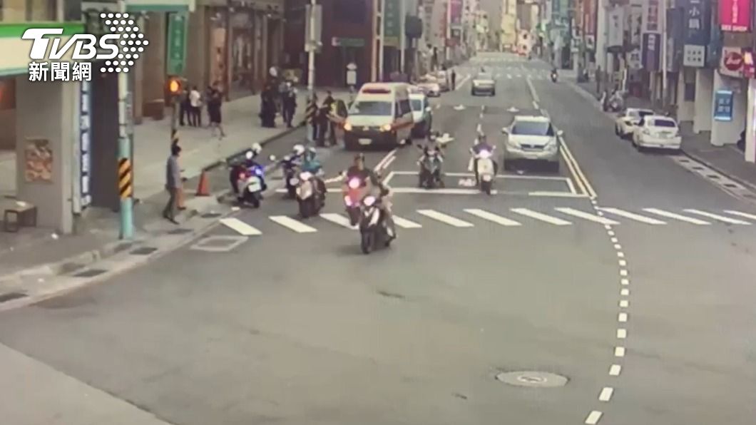 新北板橋KTV爆發酒客鬥毆,造成2人受傷送醫。(圖/TVBS)