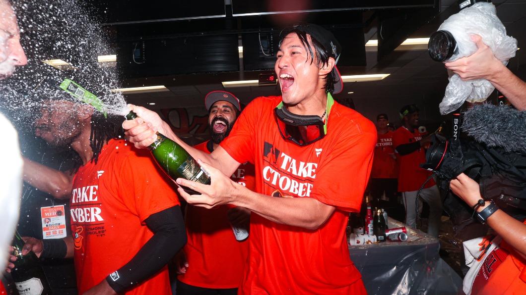 MLB/金鶯睽違7年闖季後賽 藤浪晉太郎「嗨噴香檳」