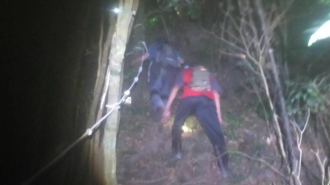 老翁登山迷路 警消連夜搜救