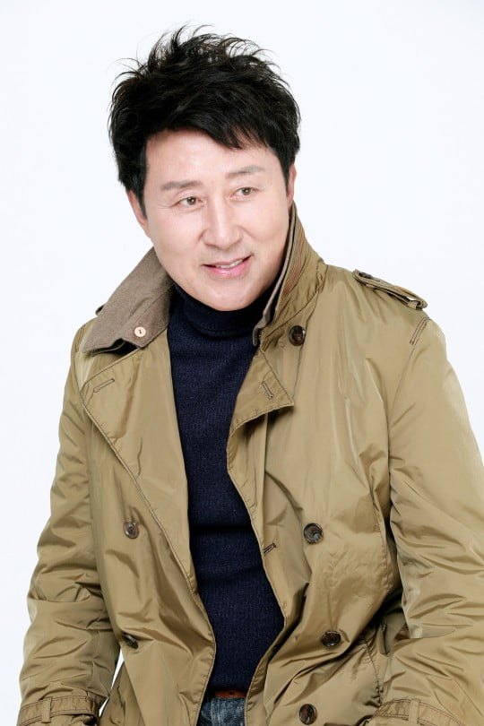 盧永國出道56年,在南韓演藝圈相當有地位。(圖/翻攝自推特)