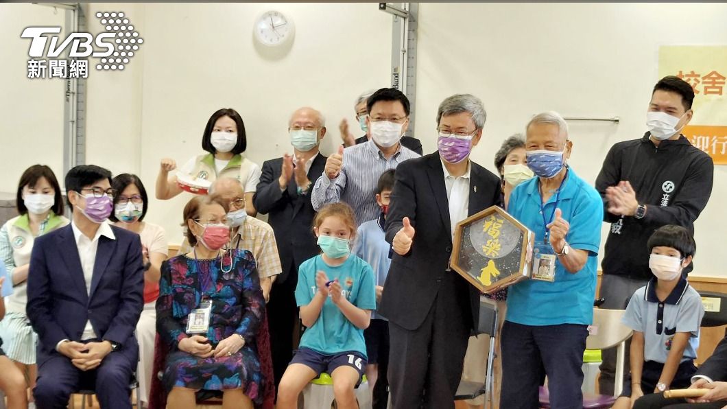 參訪高雄日照中心 陳建仁籲各縣市推好的長照計畫