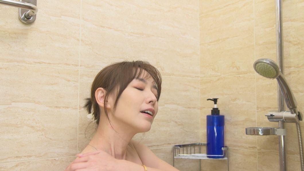 8點檔女星脫了!水太大「內衣往下滑」險穿幫 苦笑:成脫星擔當