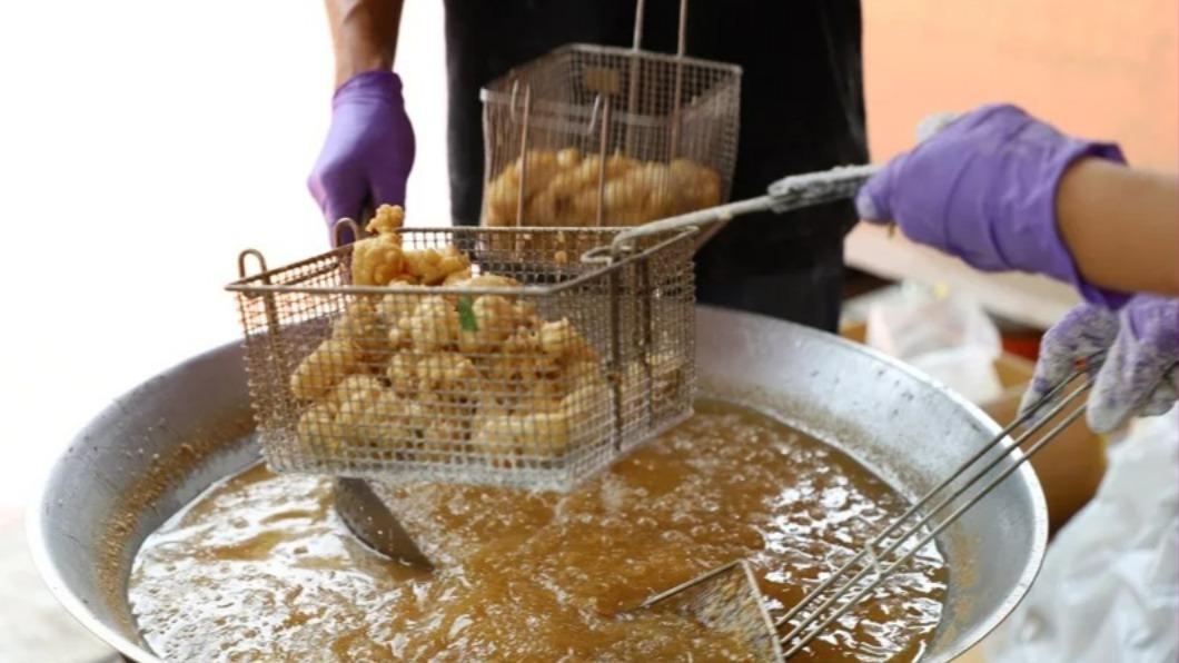 好嗨!兒子考上嘉義大學 闆娘衝學校開炸350份鹹酥雞免費送