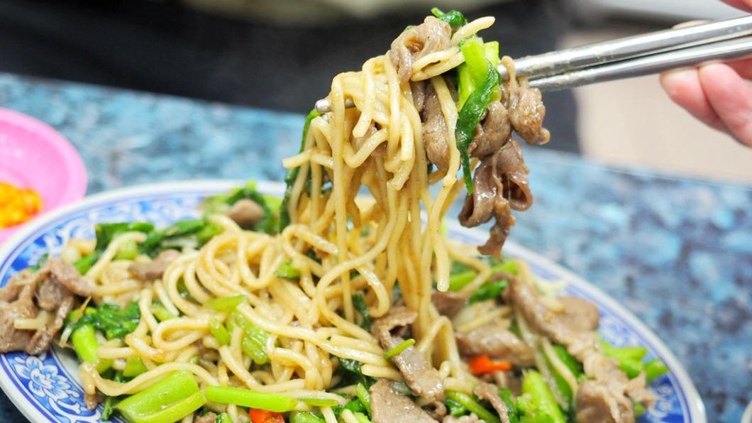 網推土城第一名的「羊肉炒麵」名不虛傳，滿滿鑊氣吃起來相當順口。（圖／加小菲愛碎碎唸提供）