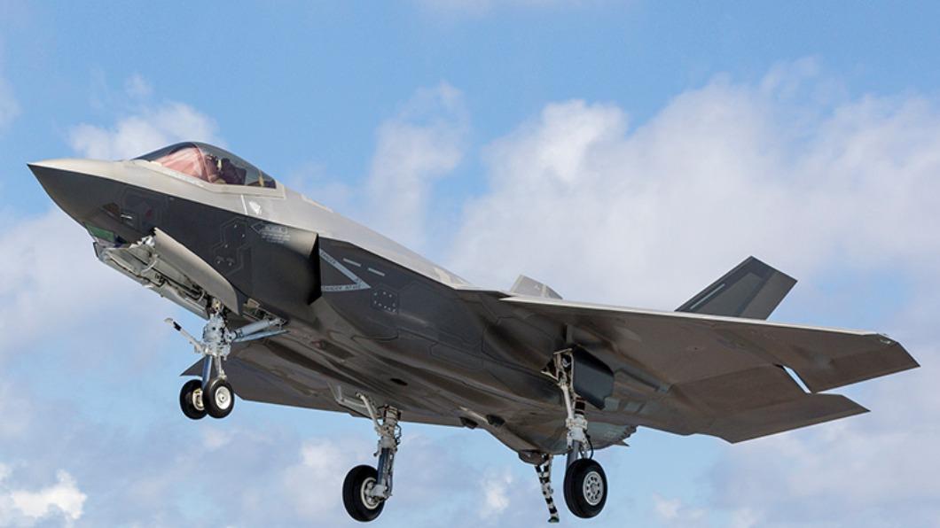 美軍一架F-35戰機不知去向,18日晚間宣布找到殘骸場。圖非失蹤戰機。(圖/翻攝自F-35 閃電II推特)